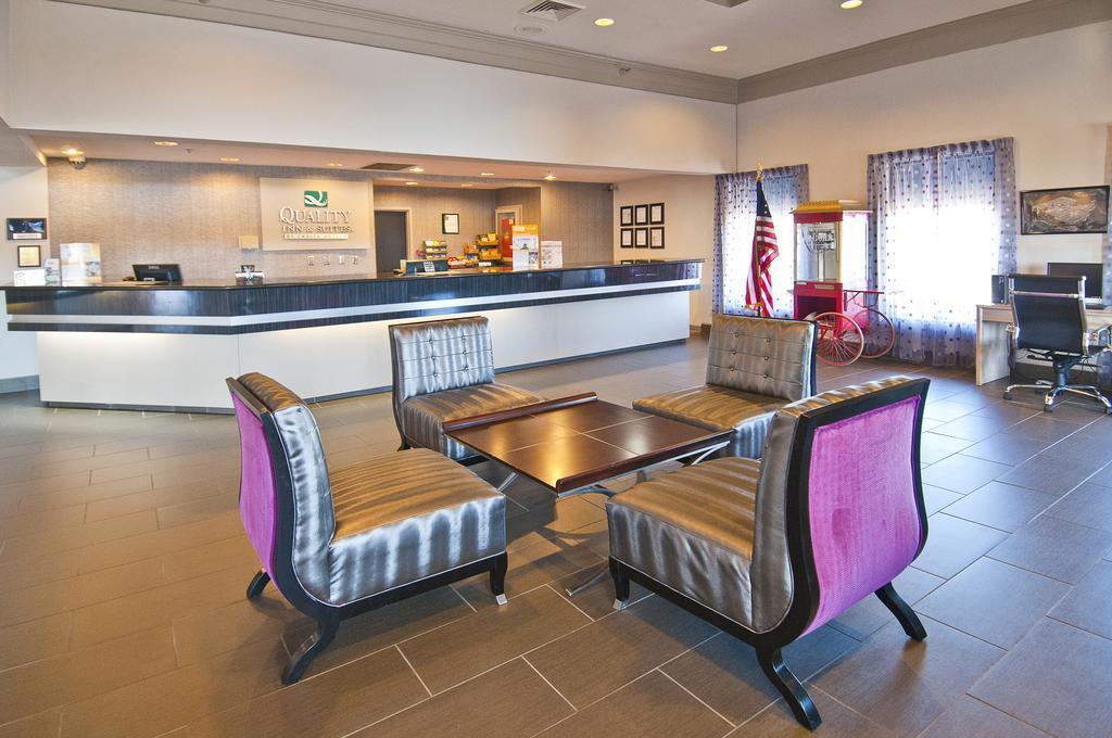 Quality Inn & Suites At Airport Blvd I-65 Mobile Exteriör bild