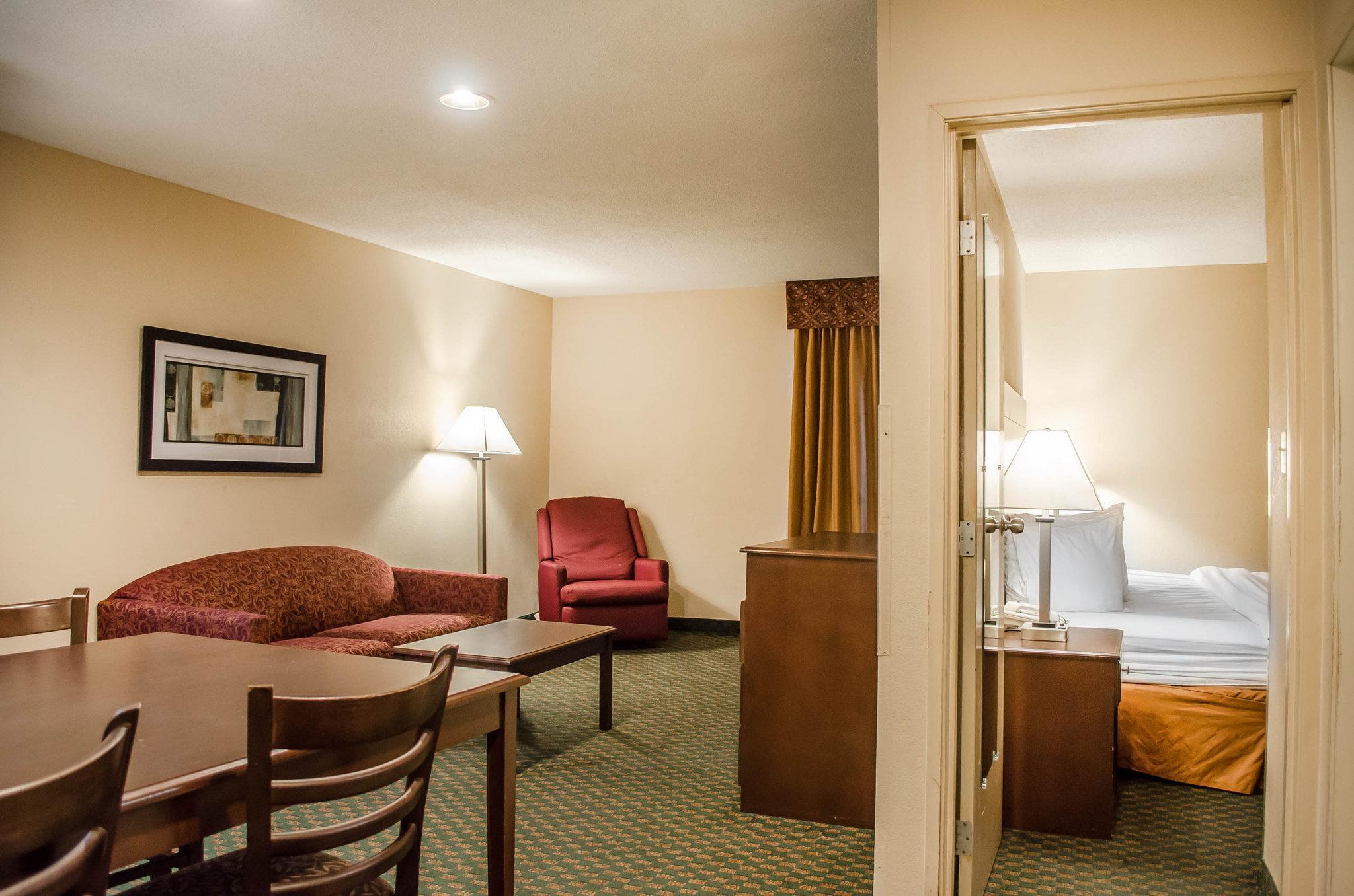 Quality Inn & Suites At Airport Blvd I-65 Mobile Exteriör bild