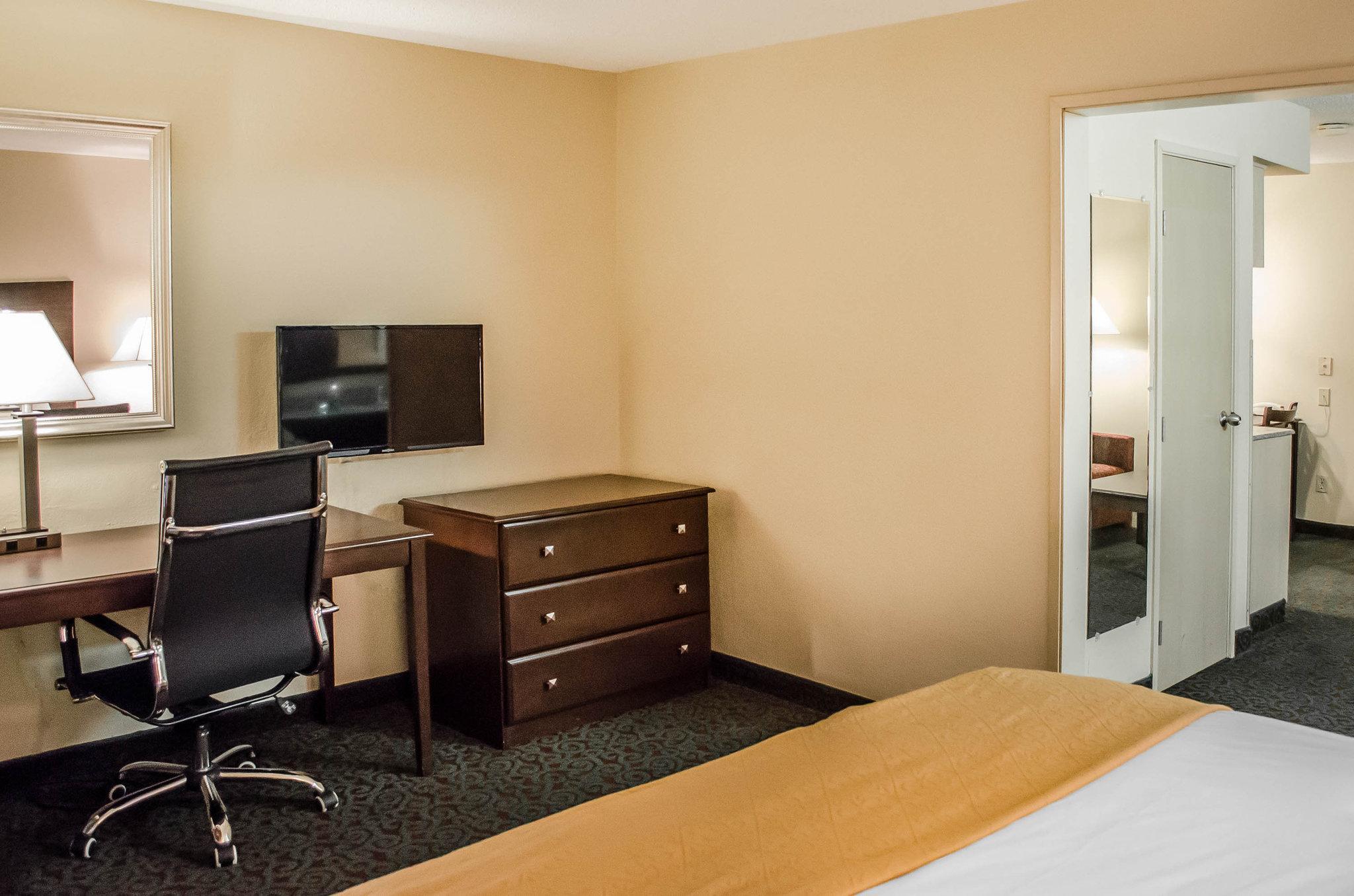 Quality Inn & Suites At Airport Blvd I-65 Mobile Exteriör bild