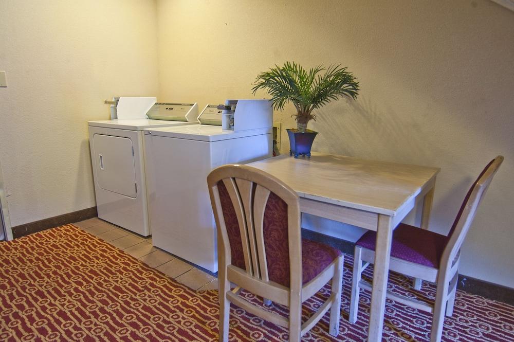 Quality Inn & Suites At Airport Blvd I-65 Mobile Exteriör bild