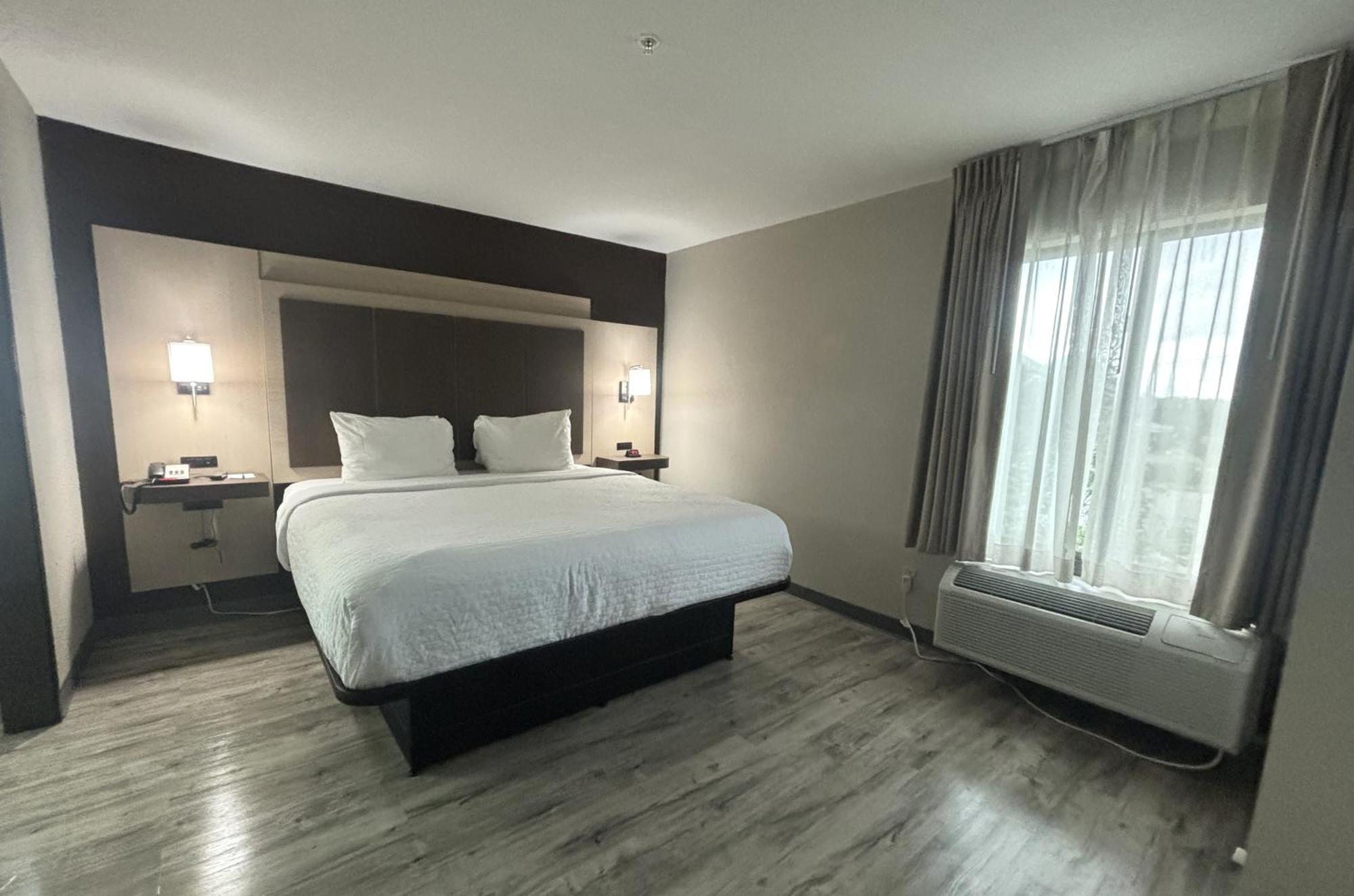Quality Inn & Suites At Airport Blvd I-65 Mobile Exteriör bild