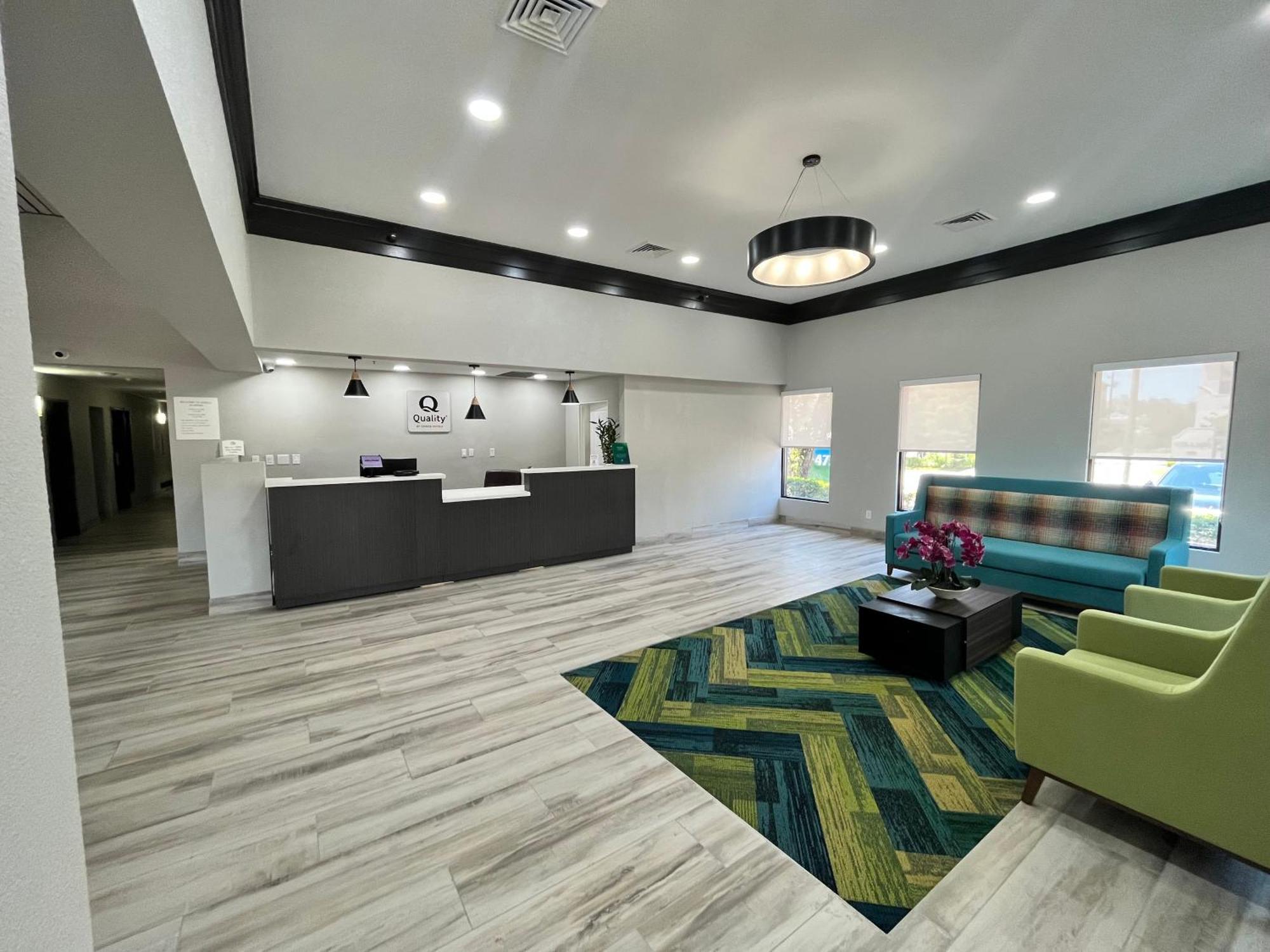 Quality Inn & Suites At Airport Blvd I-65 Mobile Exteriör bild