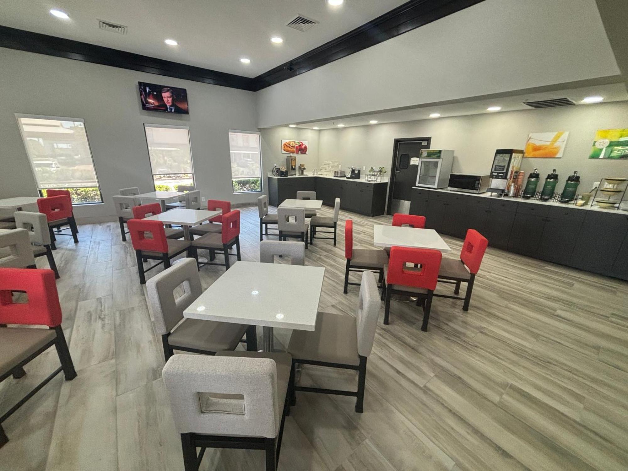 Quality Inn & Suites At Airport Blvd I-65 Mobile Exteriör bild