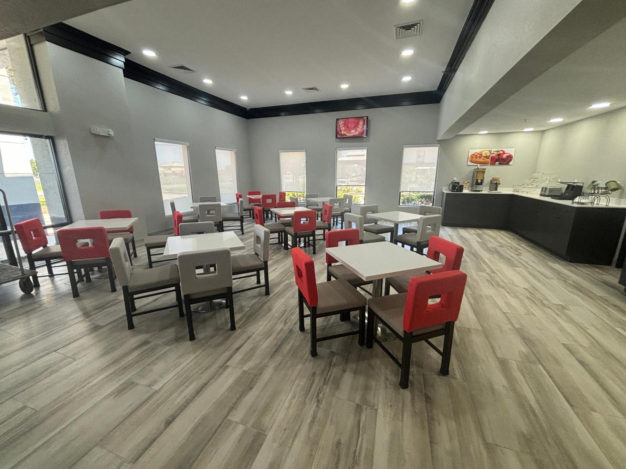 Quality Inn & Suites At Airport Blvd I-65 Mobile Exteriör bild