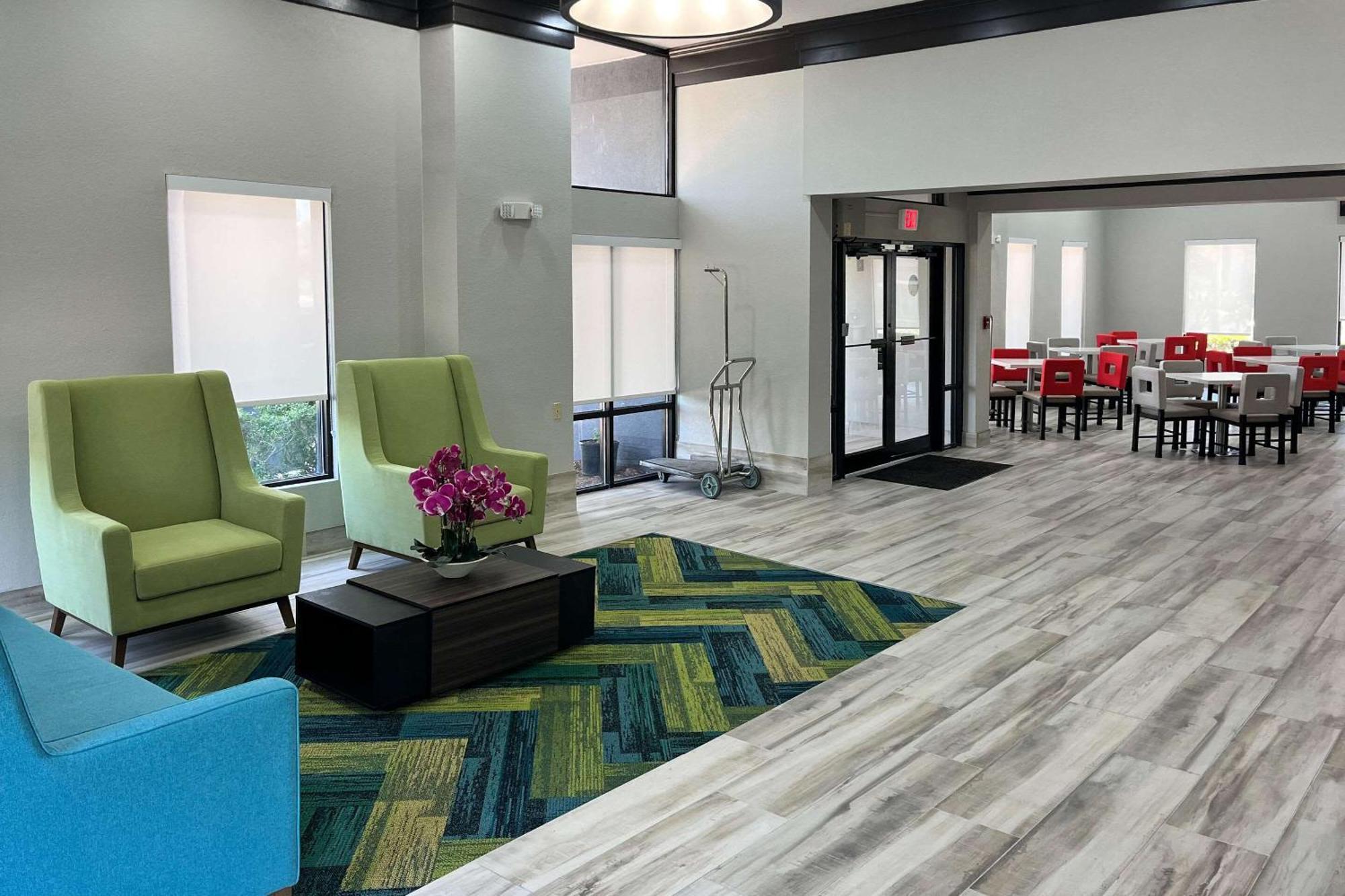 Quality Inn & Suites At Airport Blvd I-65 Mobile Exteriör bild