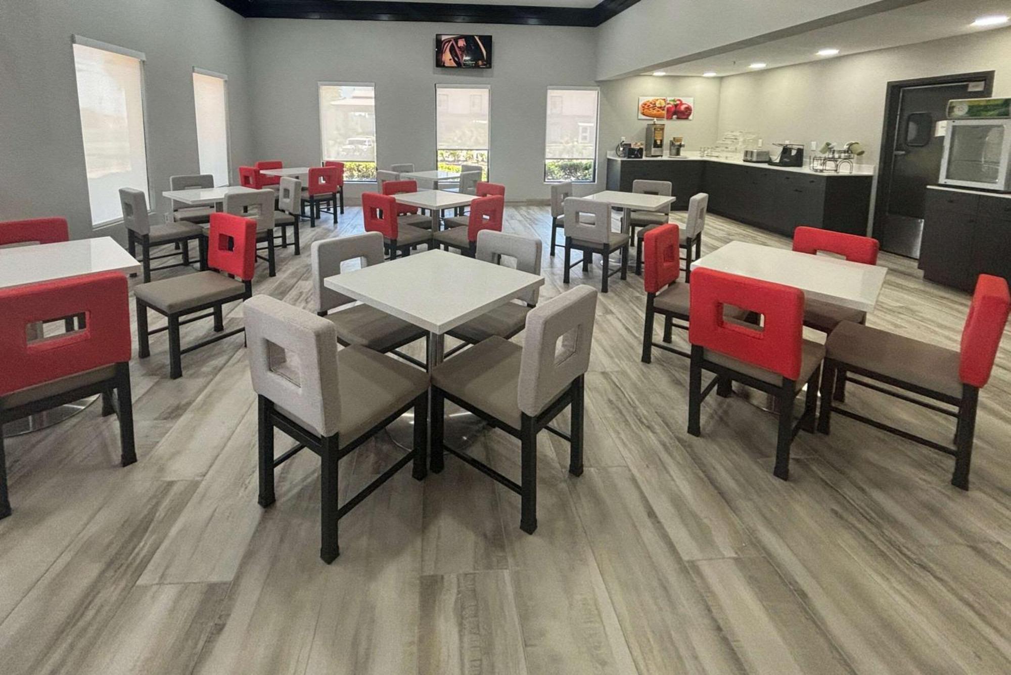 Quality Inn & Suites At Airport Blvd I-65 Mobile Exteriör bild